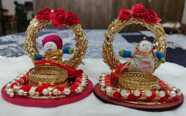 Zupppy Art & Craft Rajasthani Couple Tea Light Stand
