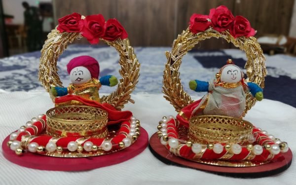 Zupppy Art & Craft Rajasthani Couple tea light Stand