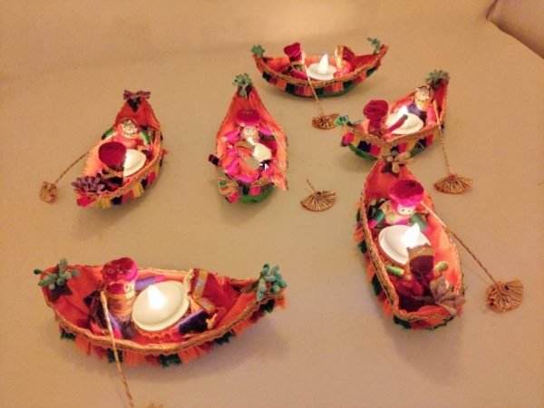 Zupppy Diyas & Candles Boat Couple T-Lights Holder