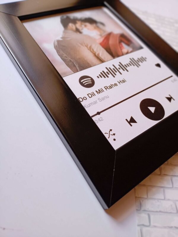 Zupppy Photo Frames Spotify frame with black and white framing