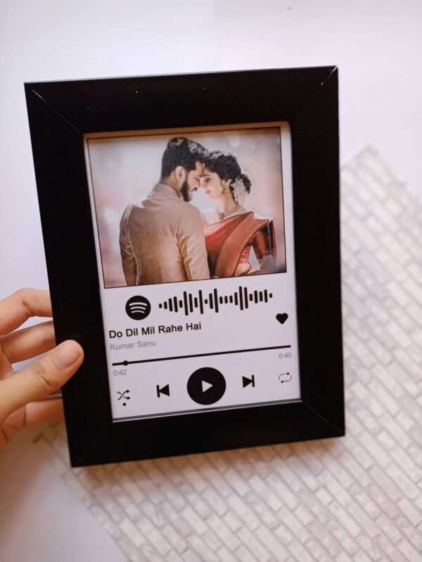 Zupppy Photo Frames Spotify frame with black and white framing