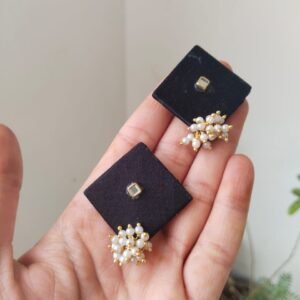 Zupppy Jewellery Black earrings with little pearls