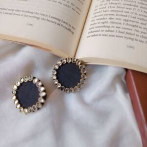 Zupppy Jewellery Rainvas Plain Black kundan studs earrings