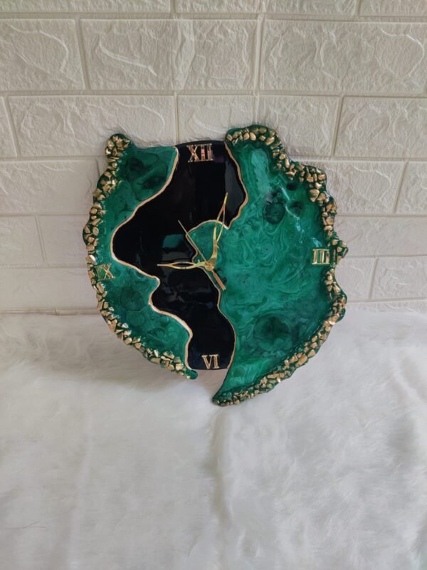 Zupppy clock Geode Resin Clock – Artistic Wall Décor with Timeless Elegance