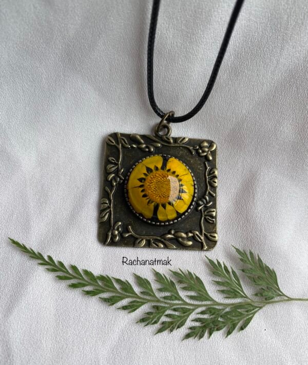 Zupppy Handmade Products Vintage Botanical Frame Necklace