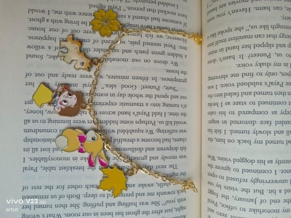 Zupppy Gifts Elegant Handmade Charm Bracelet with Unique Charms