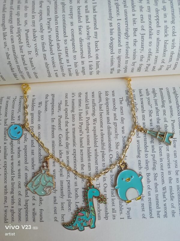 Zupppy Gifts Elegant Handmade Charm Bracelet with Unique Charms