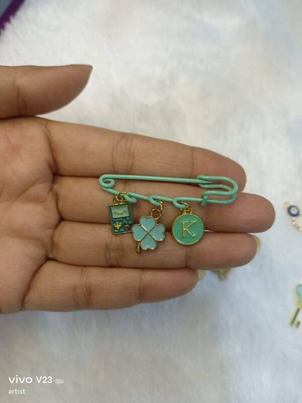 Zupppy Accessories Elegant Brooch with Charms – Perfect Accessory for Any Outfit