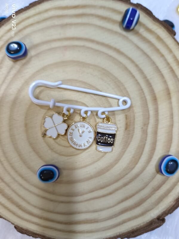 Zupppy Accessories Elegant Brooch with Charms – Perfect Accessory for Any Outfit