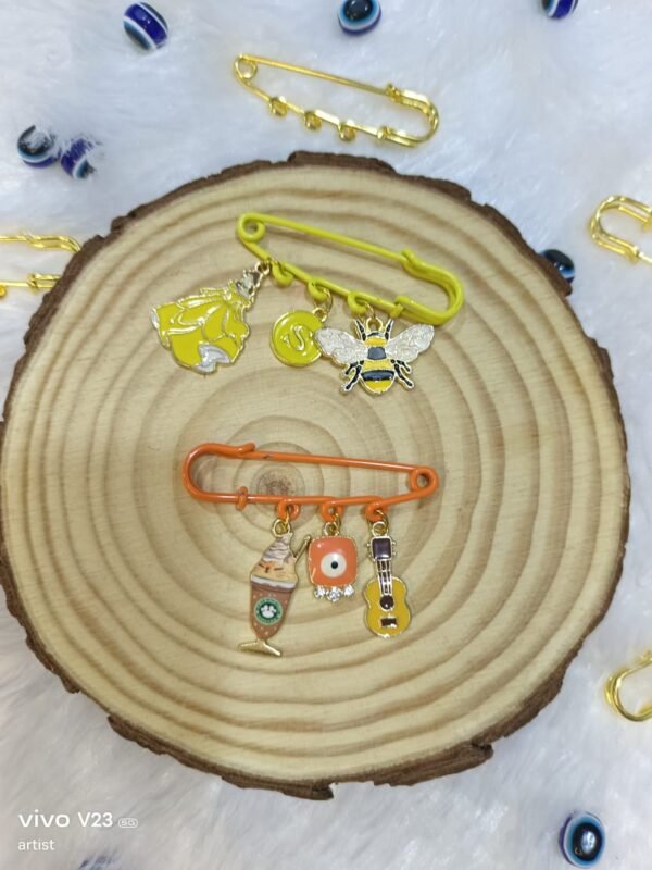 Zupppy Accessories Elegant Brooch with Charms – Perfect Accessory for Any Outfit