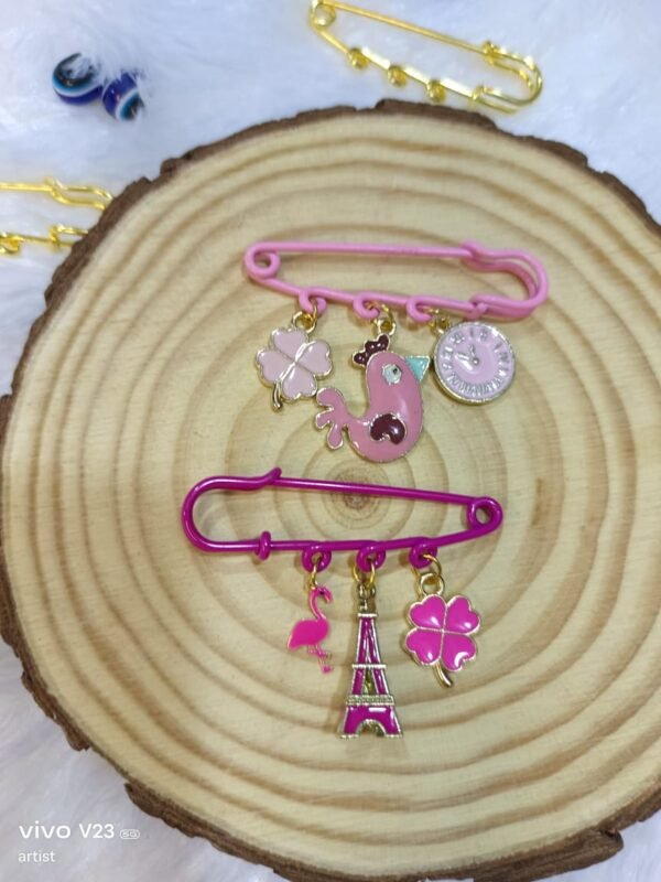 Zupppy Accessories Elegant Brooch with Charms – Perfect Accessory for Any Outfit