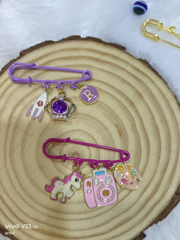 Zupppy Accessories Elegant Brooch with Charms – Perfect Accessory for Any Outfit