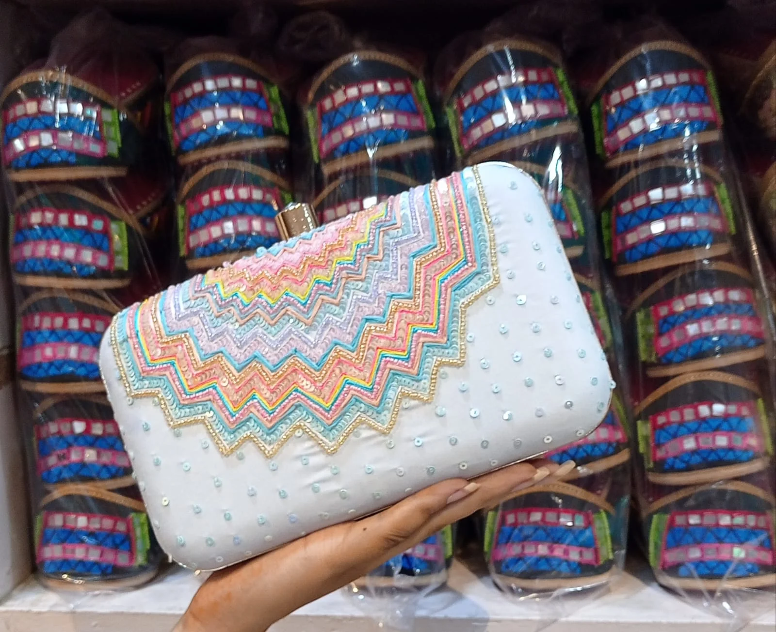 Women's Heavy Work Embroidery Box Clutch - Elegant Party Accessory - Image 9