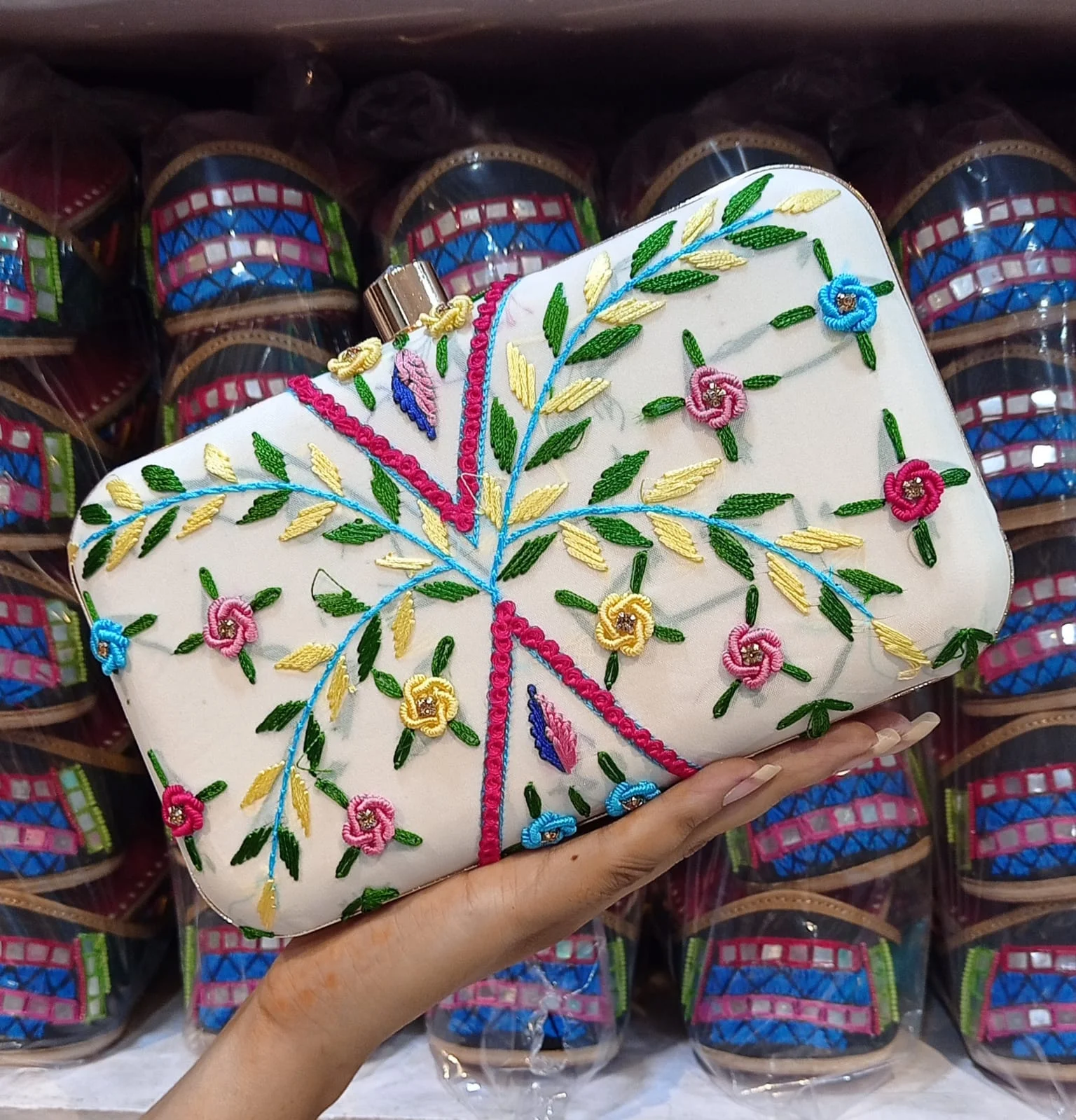 Women's Heavy Work Embroidery Box Clutch - Elegant Party Accessory - Image 7