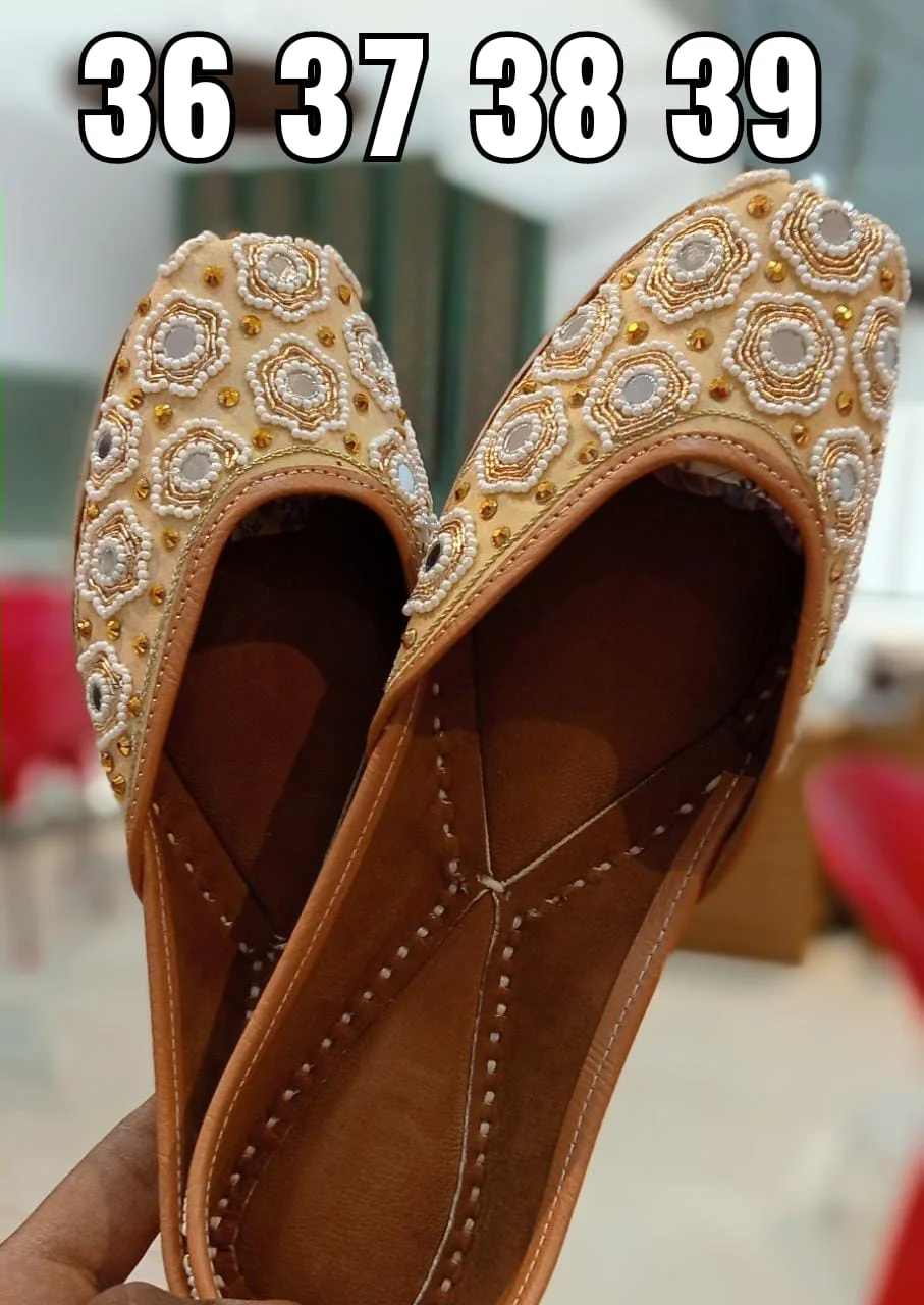 Embroidery Mojari: Handcrafted Jutti - Image 3