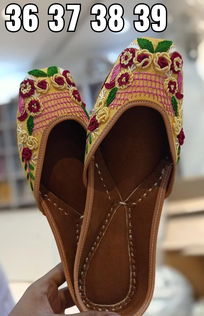 Embroidery Mojari: Handcrafted Jutti - Image 4
