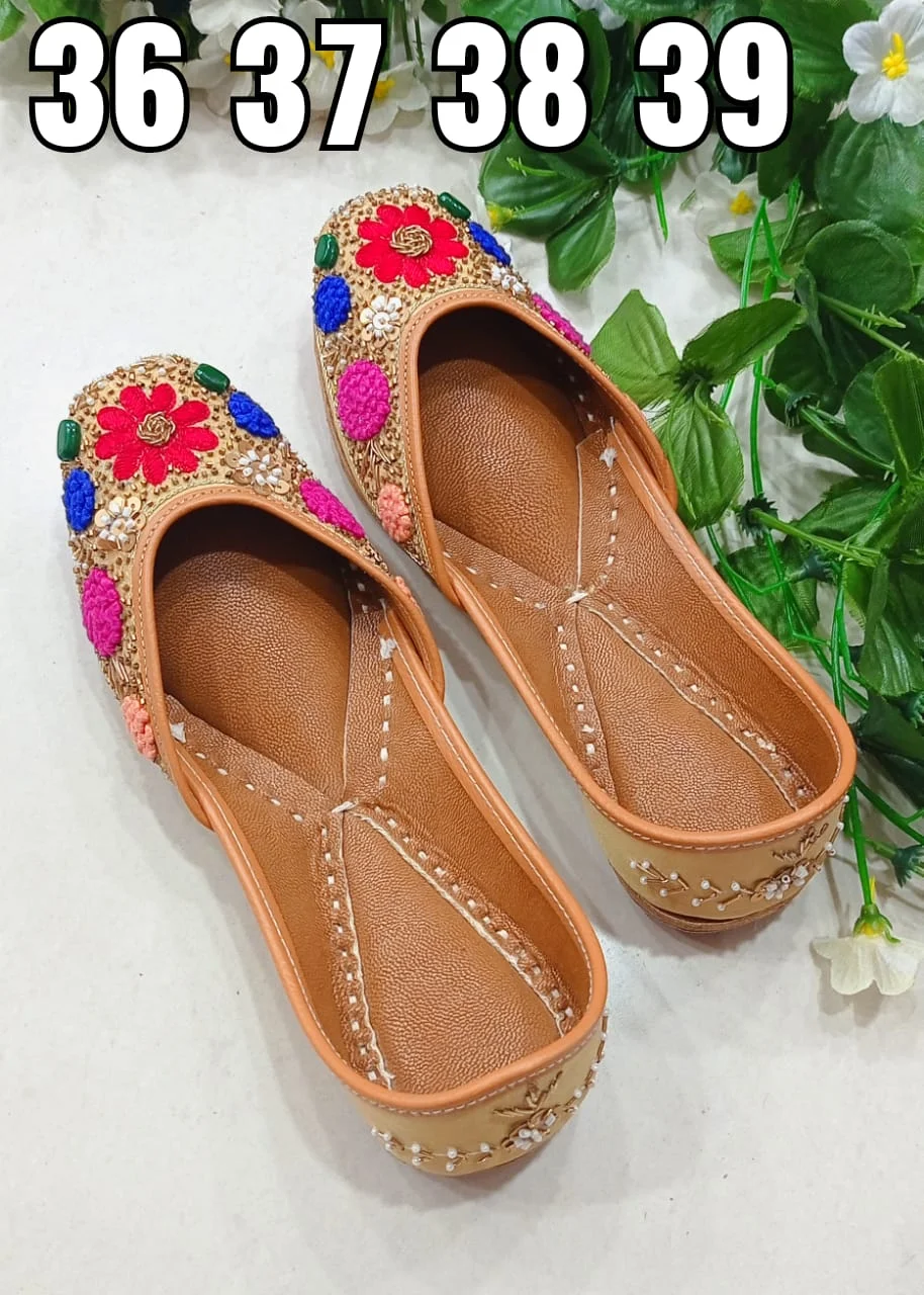 Embroidery Mojari: Handcrafted Jutti - Image 5