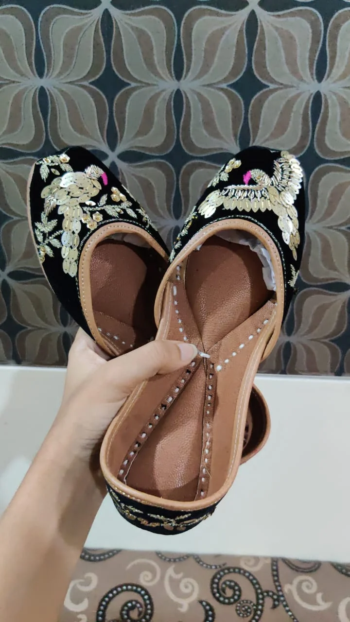 Women Pearl Work Mojari: Elevate Style from Nakh Brand Jutti