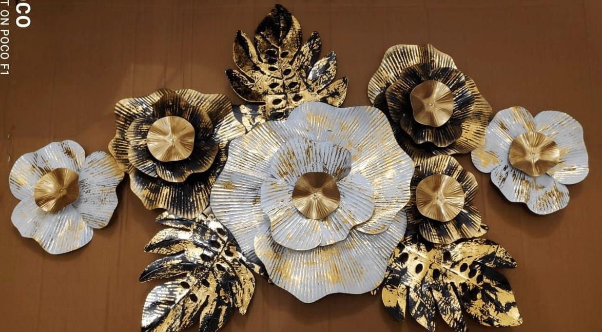 Sculpted Beauty: Elegant Metal Art in Flower Shape - Elevate Your Space!