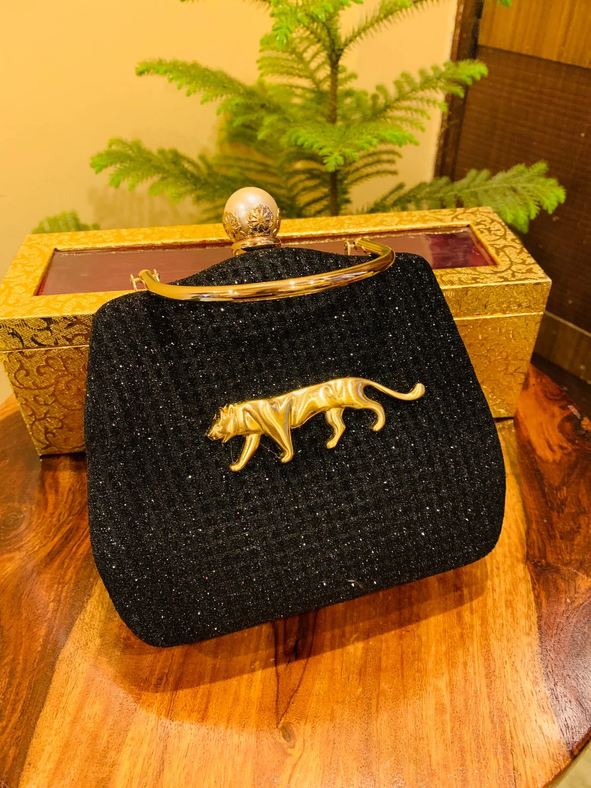 Sabyasachi-Inspired Shining Suede Clutch Bag – Premium Luxury Evening Purse with Sling